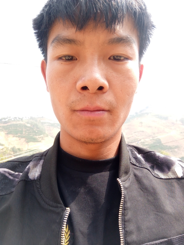 唐伟的第一张照片--华宁交友中心